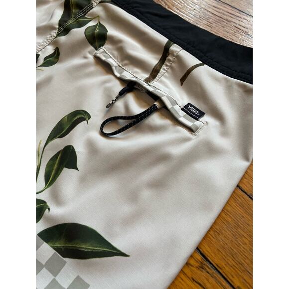 VANS Black/Gray/Green Floral Boardshorts sz 36 - Picture 6 of 11